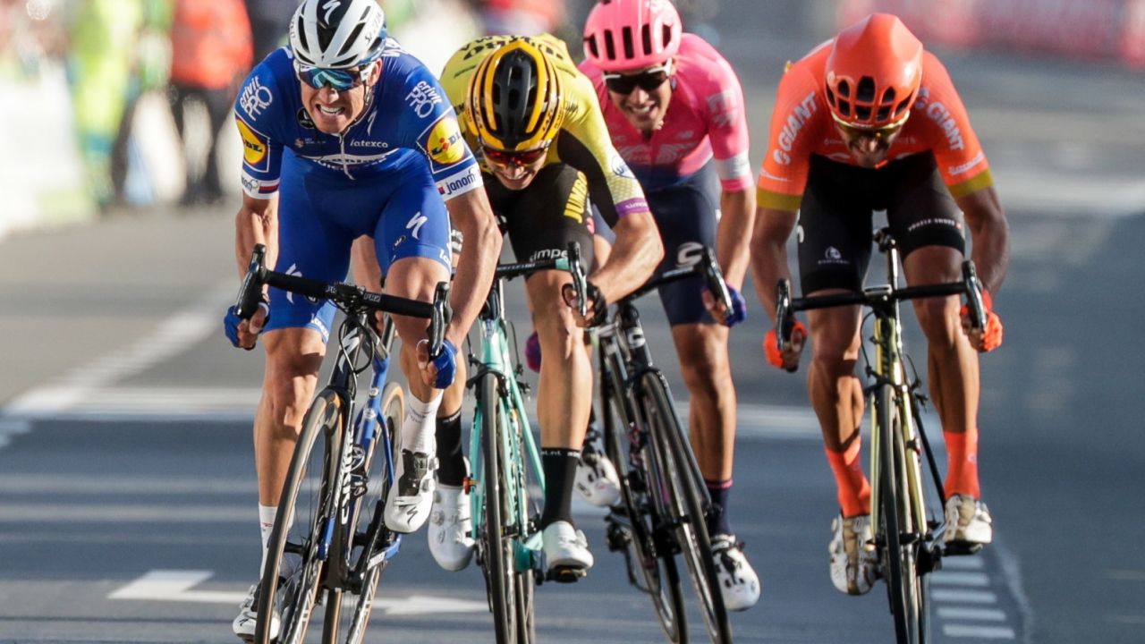 Czech Zdenek Stybar (L) był najlepszy na finiszu wyścigu Grand Prix E3 BinckBank Classic (fot. PAP/EPA)