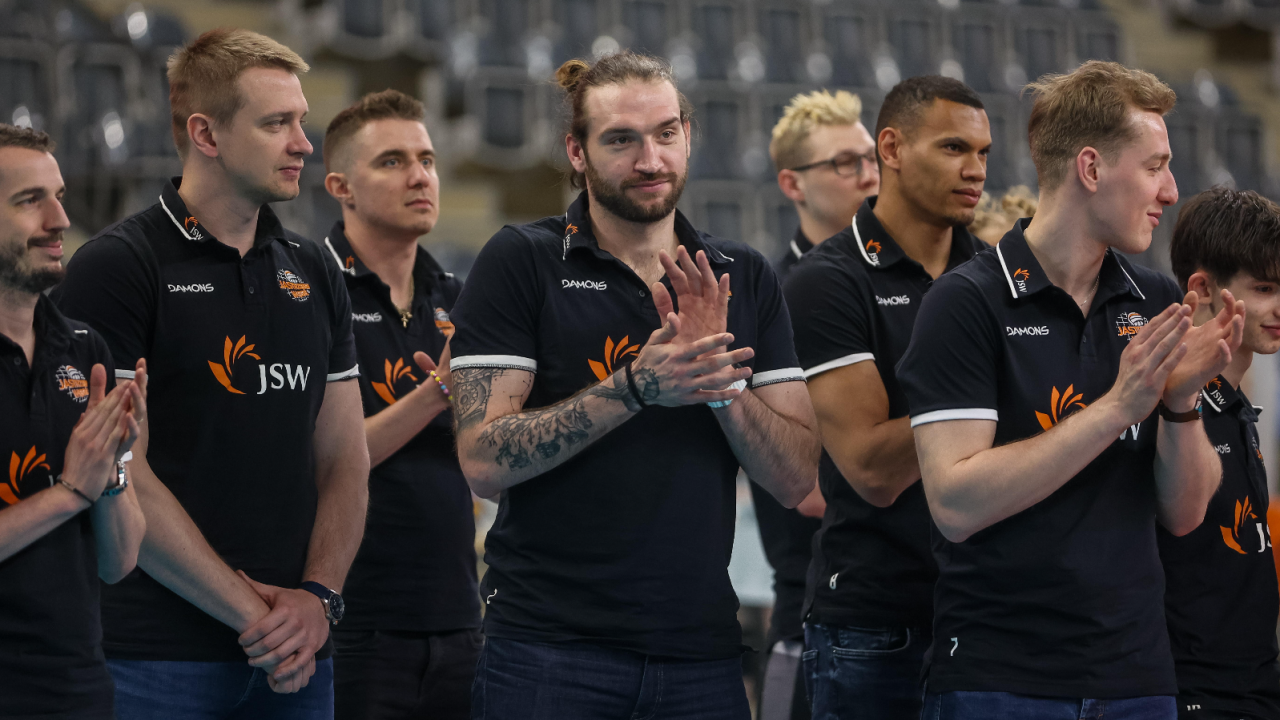 Jan Hadrava (w środku) przenosi się do Galatasaray (fot. PAP)