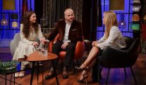 Uczestnicy 11. edycji programu „Rolnik szuka żony”: Marcin i Ania. Para siedzi na fotelach i rozmawia z Martą Manowską. 