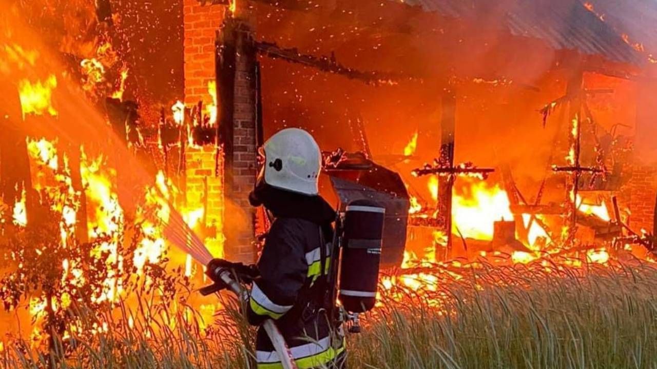 Strażacy byli wzywani dwa razy jednej nocy (fot. PSP) Strażacy byli wzywani dwa razy jednej nocy (fot. PSP)