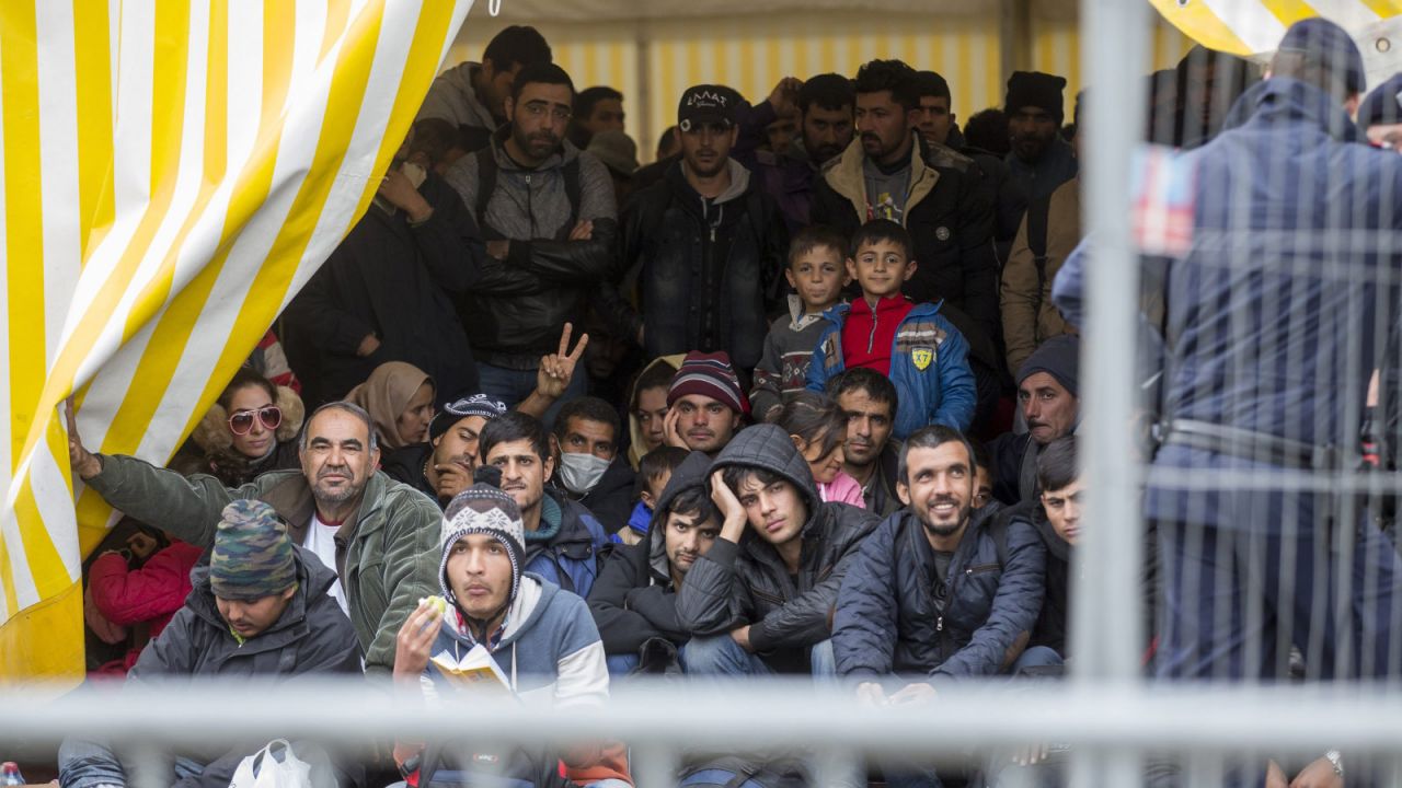 Jakie Znasz Argumenty Przemawiające Za Przyjmowaniem Imigrantów I Uchodźców Republikanie chcą dodatkowych kontroli uchodźców. Obama zapowiada weto