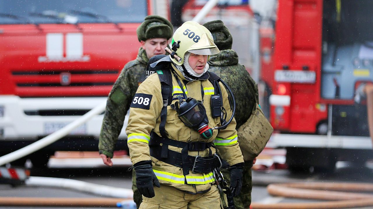 Strażak został odcięty przez płomienie (fot. Sefa Karacan/Anadolu Agency/Getty Images) Strażak został odcięty przez płomienie (fot. Sefa Karacan/Anadolu Agency/Getty Images)