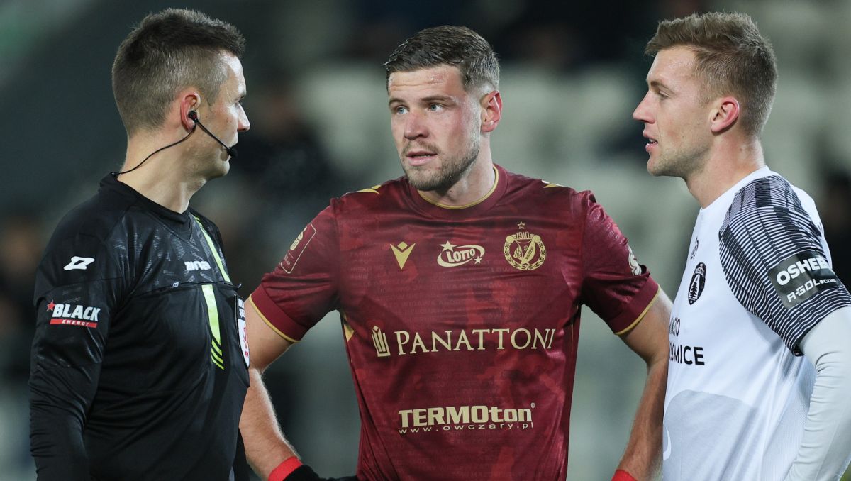 Piłkarze Widzewa nie mogli pogodzić się z decyzjami sędziego (fot. 400mm) Dawid Abramowicz strzelił gola na 1:0 (fot. PAP)