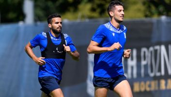 Dani Ramirez (L) i Jakub Moder z Lecha Poznań (fot. PAP/Jakub Kaczmarczyk) Liga Europy: Lech Poznań, Piast Gliwice i Cracovia poznały rywali w 1. rundzie eliminacji