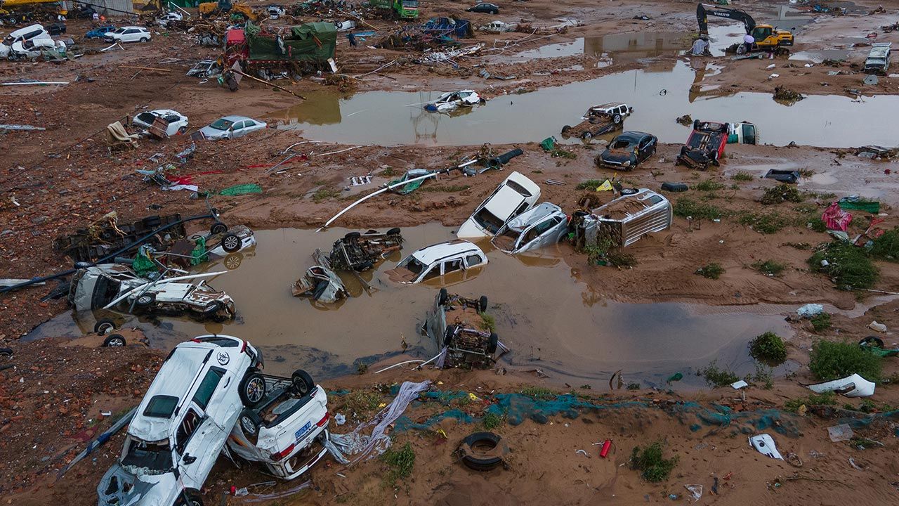 Ulewy w prowincji Henan spowodowały śmierć co najmniej 33 osób (fot. Zhang Ziwang/Nanfang Daily/Southern Visual/VCG via Getty Images) Ulewy w prowincji Henan spowodowały śmierć co najmniej 33 osób (fot. Zhang Ziwang/Nanfang Daily/Southern Visual/VCG via Getty Images)