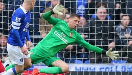 Steven Naismith i Wojciech Szczęsny (fot. Getty Images)