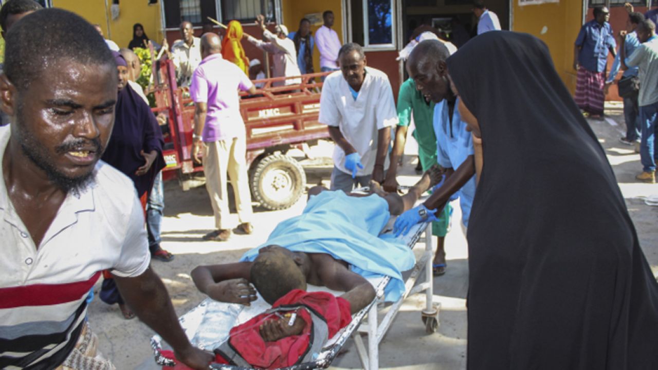 Liczba ofiar śmiertelnych może wzrosnąć (fot. PAP/EPA/SAID YUSUF WARSAME) Liczba ofiar śmiertelnych może wzrosnąć (fot. PAP/EPA/SAID YUSUF WARSAME)
