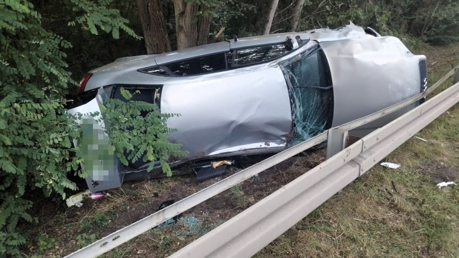 Lubstów – audi - dachowanie w rowie – pijana kierująca (fot. KMP Konin)