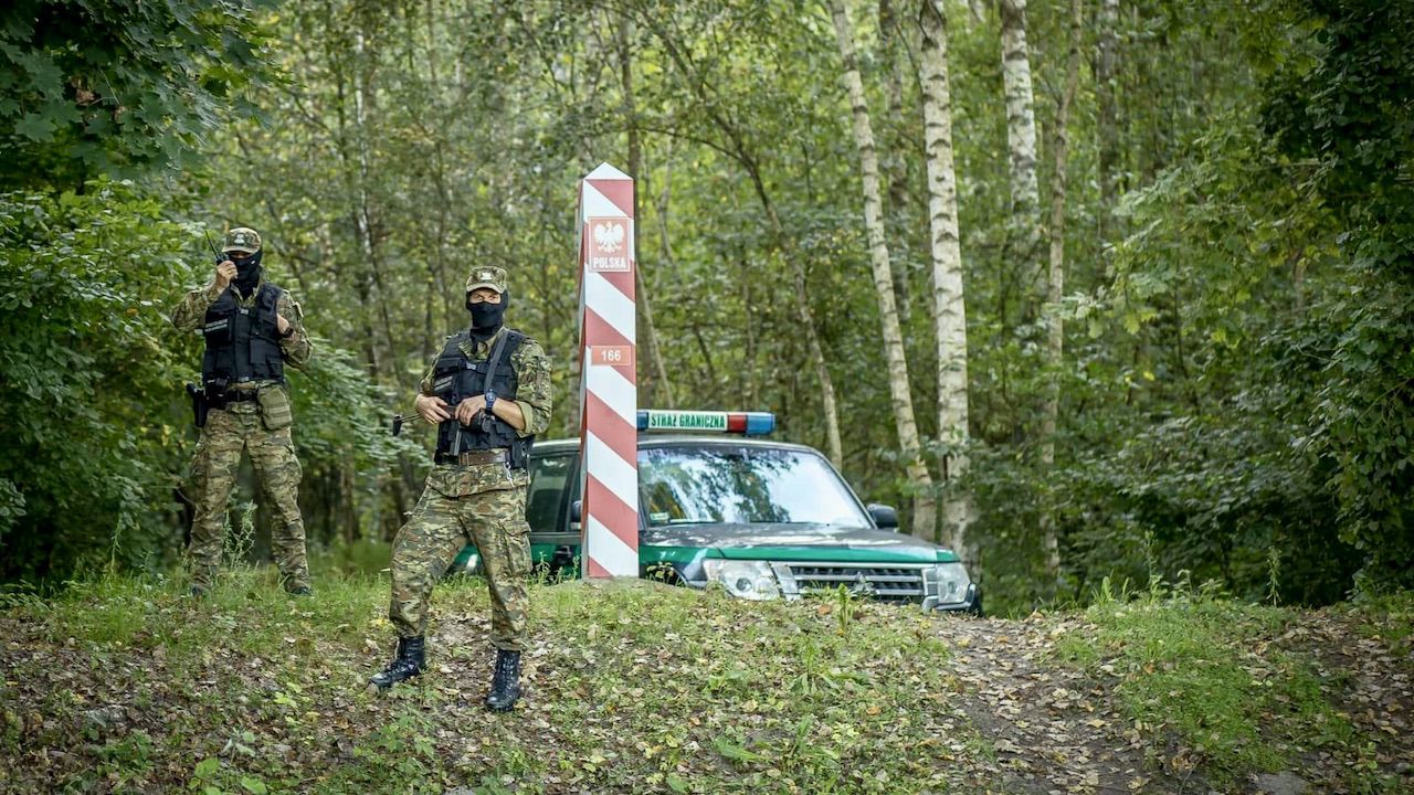 Na obszarze objętym stanem wyjątkowym obowiązuje zakaz przebywania osób, które tam nie mieszkają (fot. Straż graniczna) Na obszarze objętym stanem wyjątkowym obowiązuje zakaz przebywania osób, które tam nie mieszkają (fot. Straż graniczna)