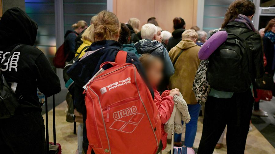 Z Izraela przybyła grupa 65 polskich obywateli (fot. arch.PAP/Marcin Obara)