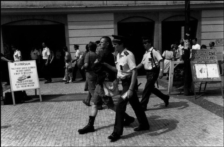 Здымак мае ілюстрацыйны характар. Прага, Чэхаславакія. 1991 год. (Фота: Patrick Zachmann / Magnum Photos / Forum)