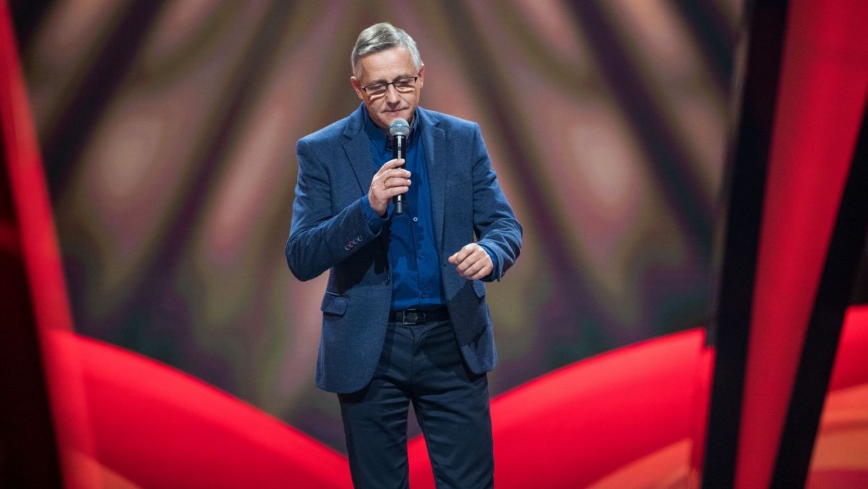 Paweł Jarosz, podopieczny Tatiany Okupnik, w półfinale programu „The Voice Senior” wykonał piosenkę „Just the Two of Us”, lecz nie przeszedł do wielkiego finału. Fot. Waldemar Kompała/ TVP