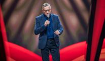 Paweł Jarosz, uczestnik programu „The Voice Senior” i podopieczny Tatiany Okupnik, w półfinale wykonał piosenkę „Just the Two of Us” Grovera Washingtona Jr. i Billa Withersa.