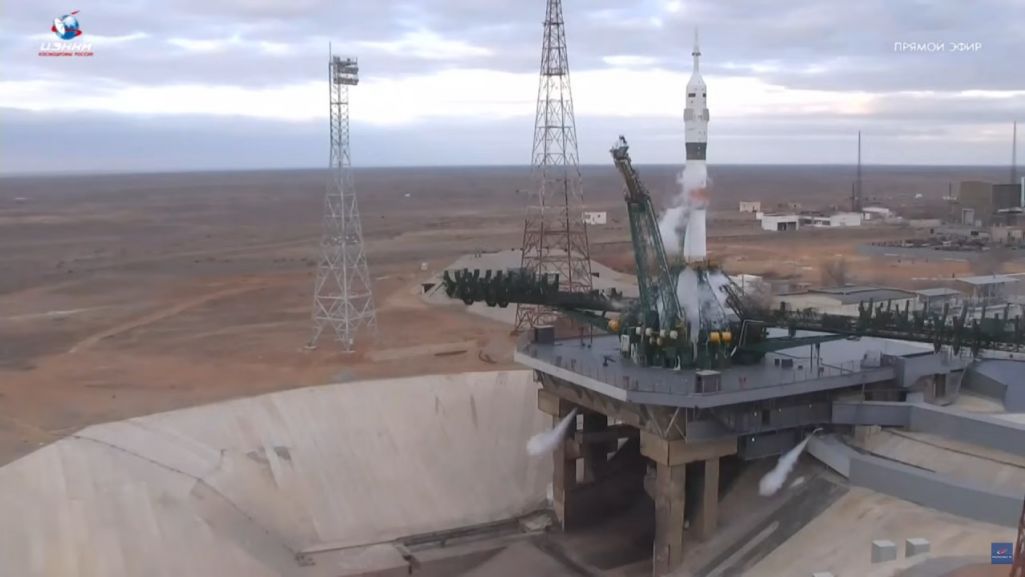 Стартавая пляцоўка ракеты-носьбіта «Саюз-2.1а» з пілатаваным караблём «Саюз МС-25» на Байкануры. 21 сакавіка 2024 года. Скрыншот відэа карпарацыі «Роскосмос»