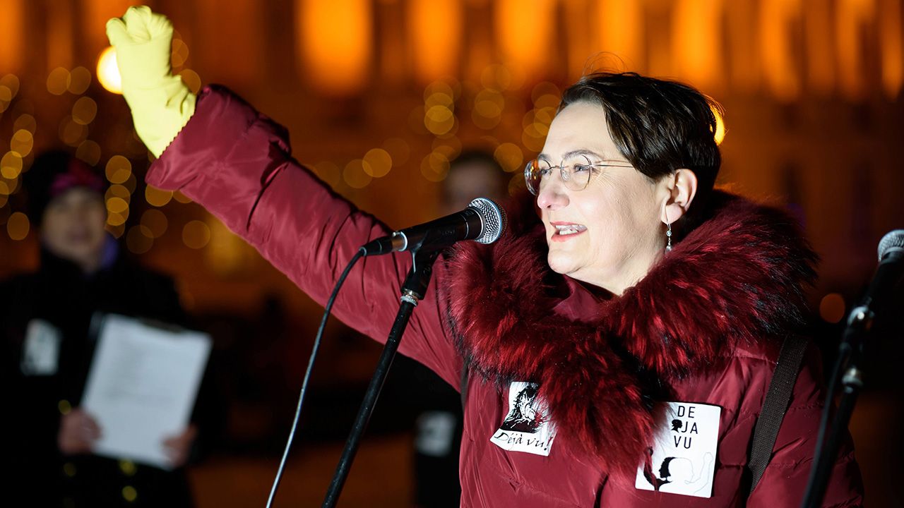 Joanna Jaśkowiak, żona prezydenta miasta Jacka Jaśkowiaka, uczestniczyła w Czarnej Środzie - proteście zorganizowanym przez Ogólnopolski Strajk Kobiet (fot. PAP/Jakub Kaczmarczyk)