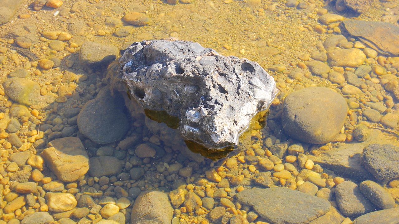 Mężczyzna znalazł meteoryt (fot. Shutterstock)
