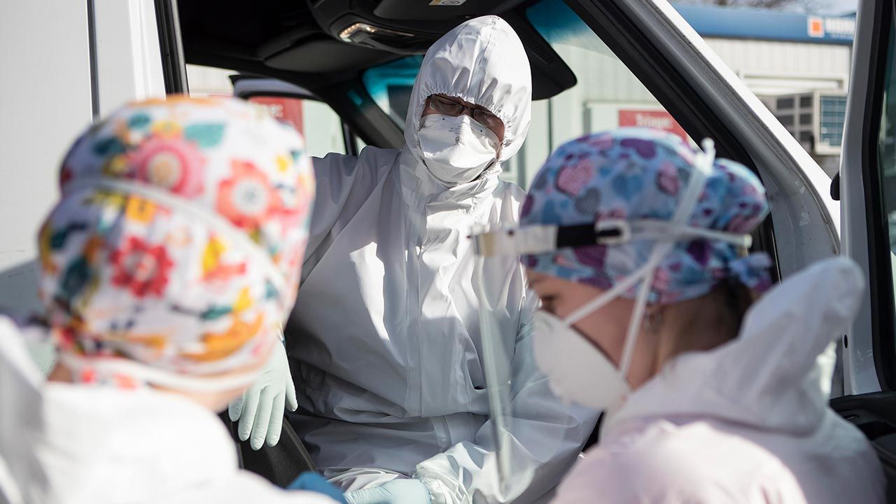 Raport o epidemii koronawirusa w Polsce (fot. PAP/Jacek Szydłowski) Raport o epidemii koronawirusa w Polsce (fot. PAP/Jacek Szydłowski)