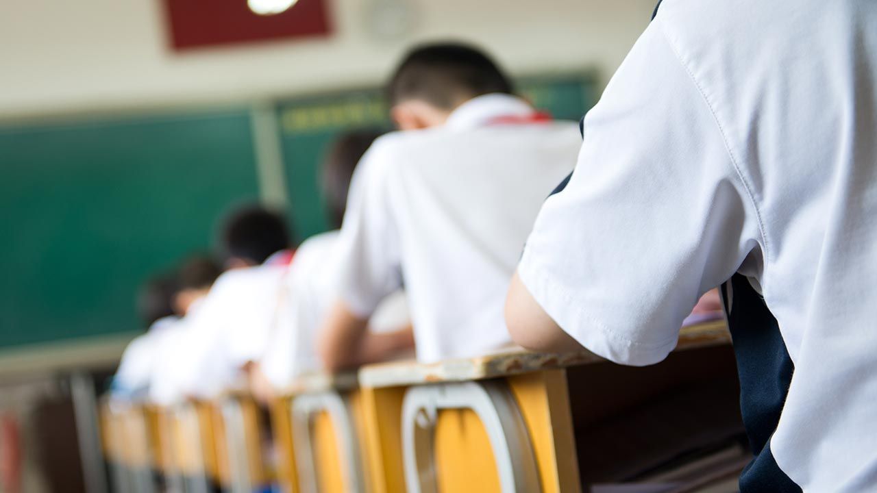 Dopuścił się przemocy fizycznej na uczniu (fot. Shutterstock/hxdbzxy) Dopuścił się przemocy fizycznej na uczniu (fot. Shutterstock/hxdbzxy)