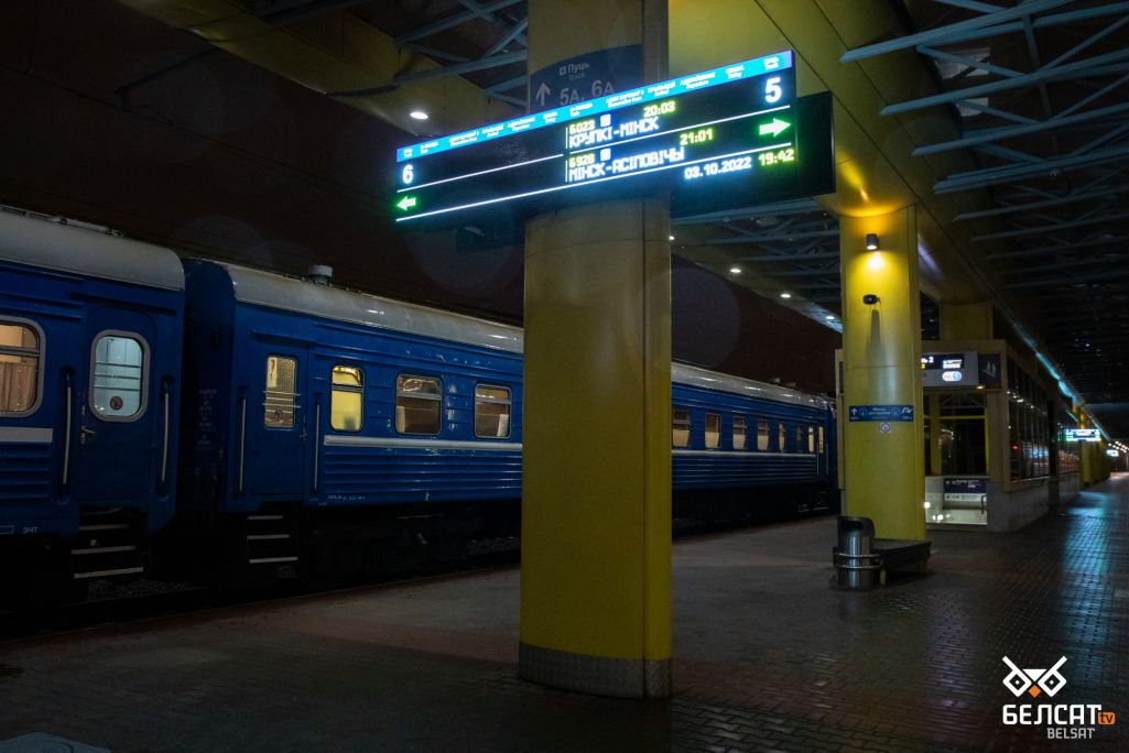 Перон ля чыгуначнага вакзалу станцыі «Менск-Пасажырскі». Менск, Беларусь. 3 кастрычніка 2022 года. (Фота: Белсат)