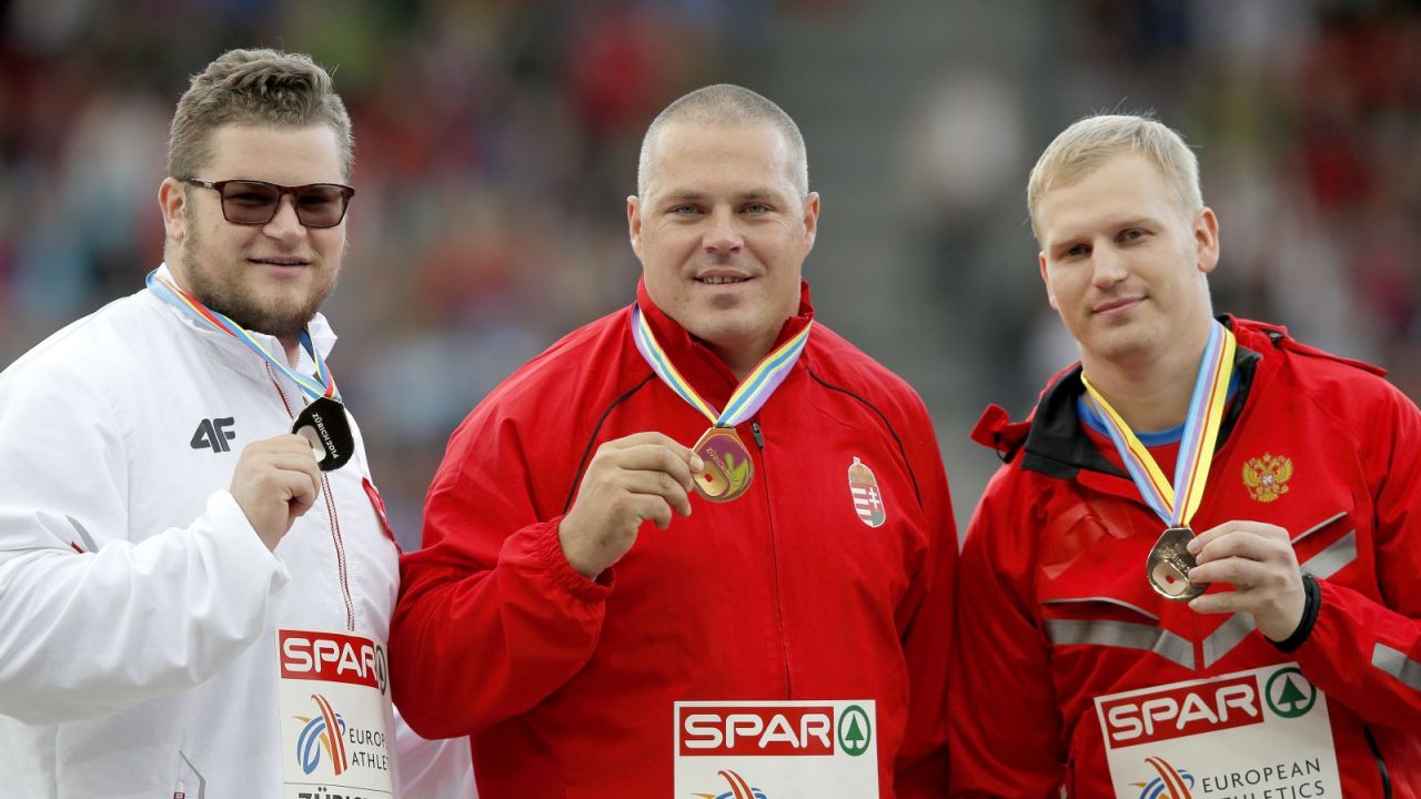 Na ME w 2014 roku Siergiej Litwinow junior (pierwszy z prawej) wywalczył brązowy medal. Srebro zdobył Paweł Fajdek, a złoto – Krisztian Pars (fot. Getty Images)