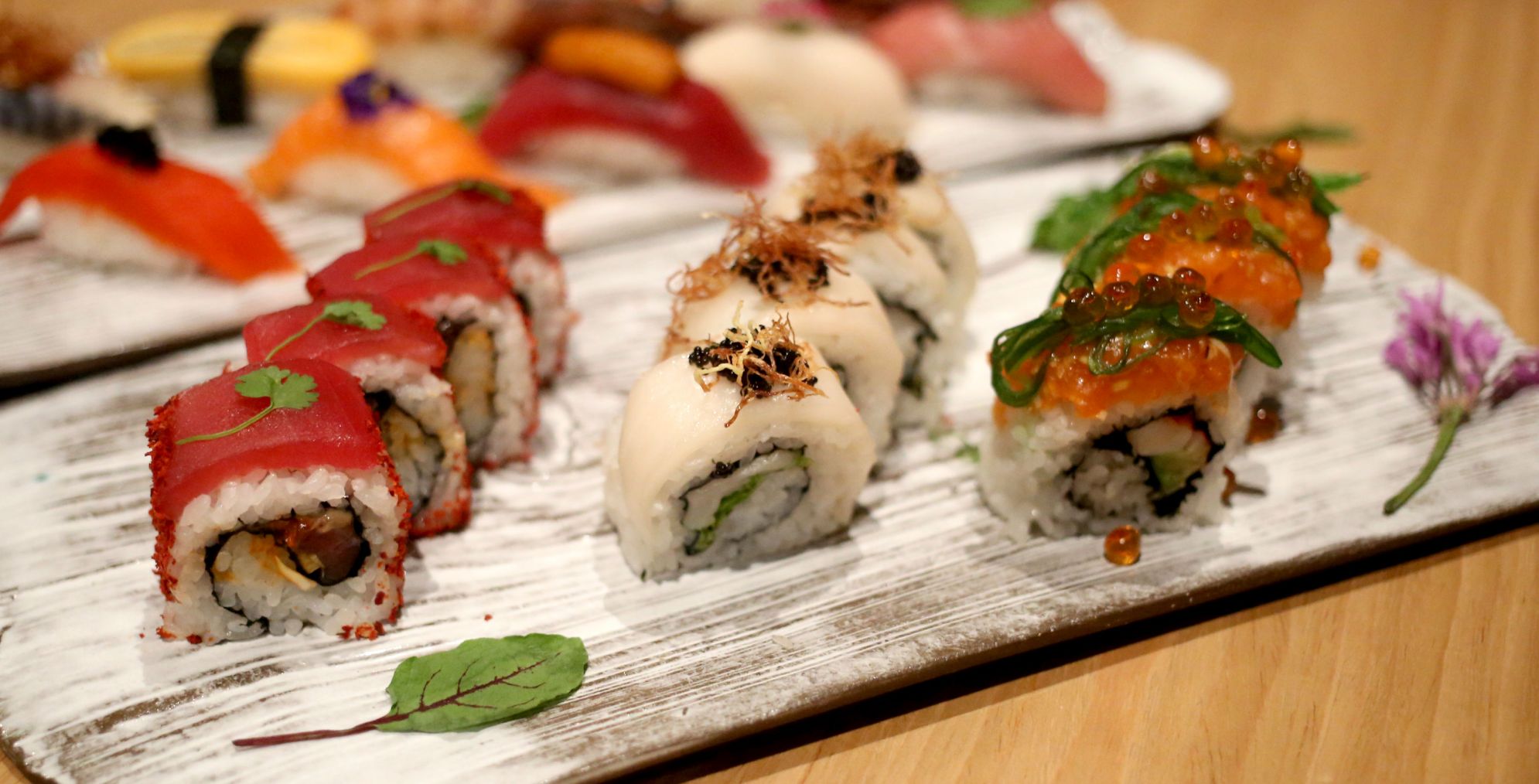 Sushi jedzą zarówno dorośli, jak i dzieci i zachwycają się jego smakiem